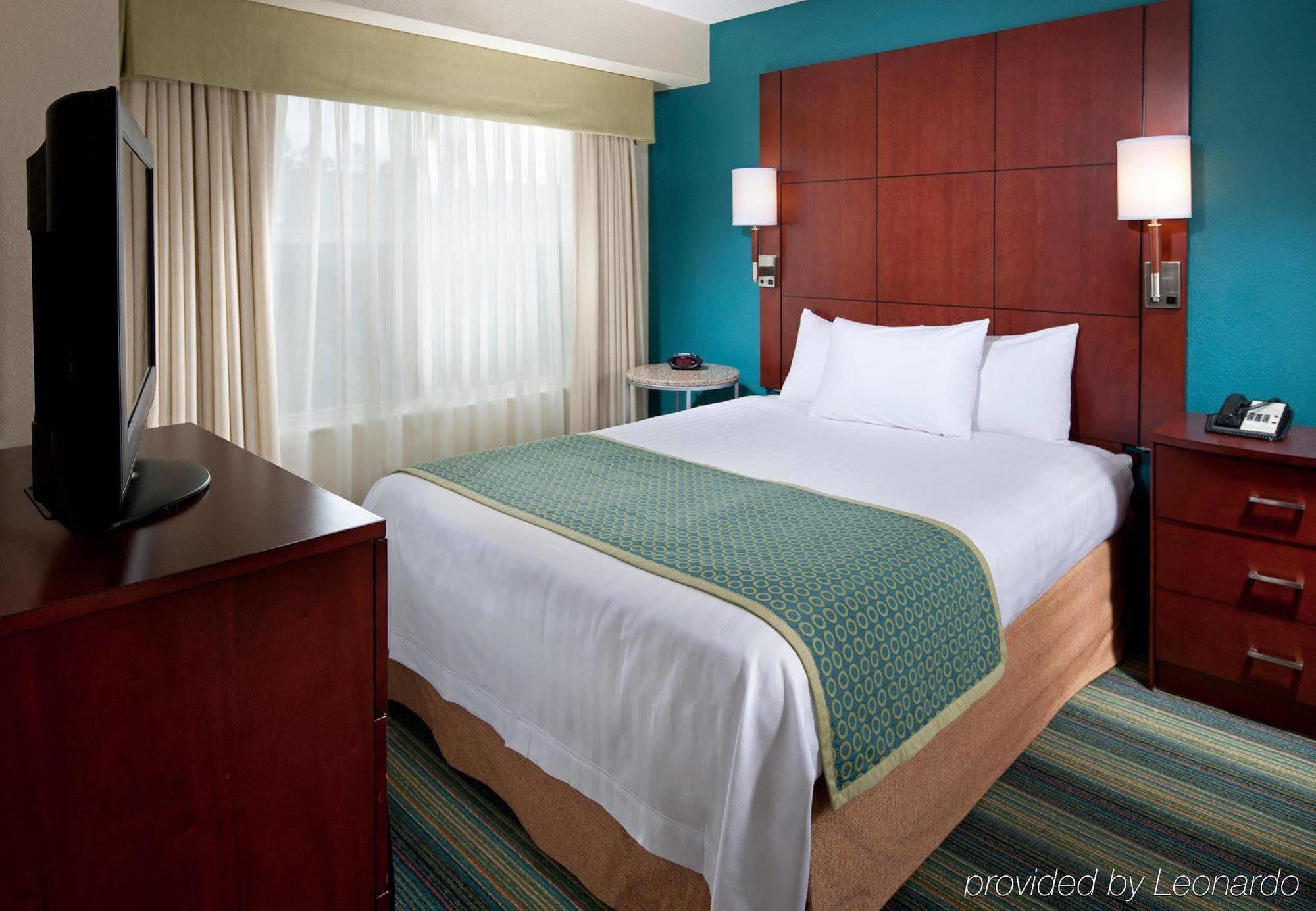 The Inn At Mayo Clinic Jacksonville Room photo