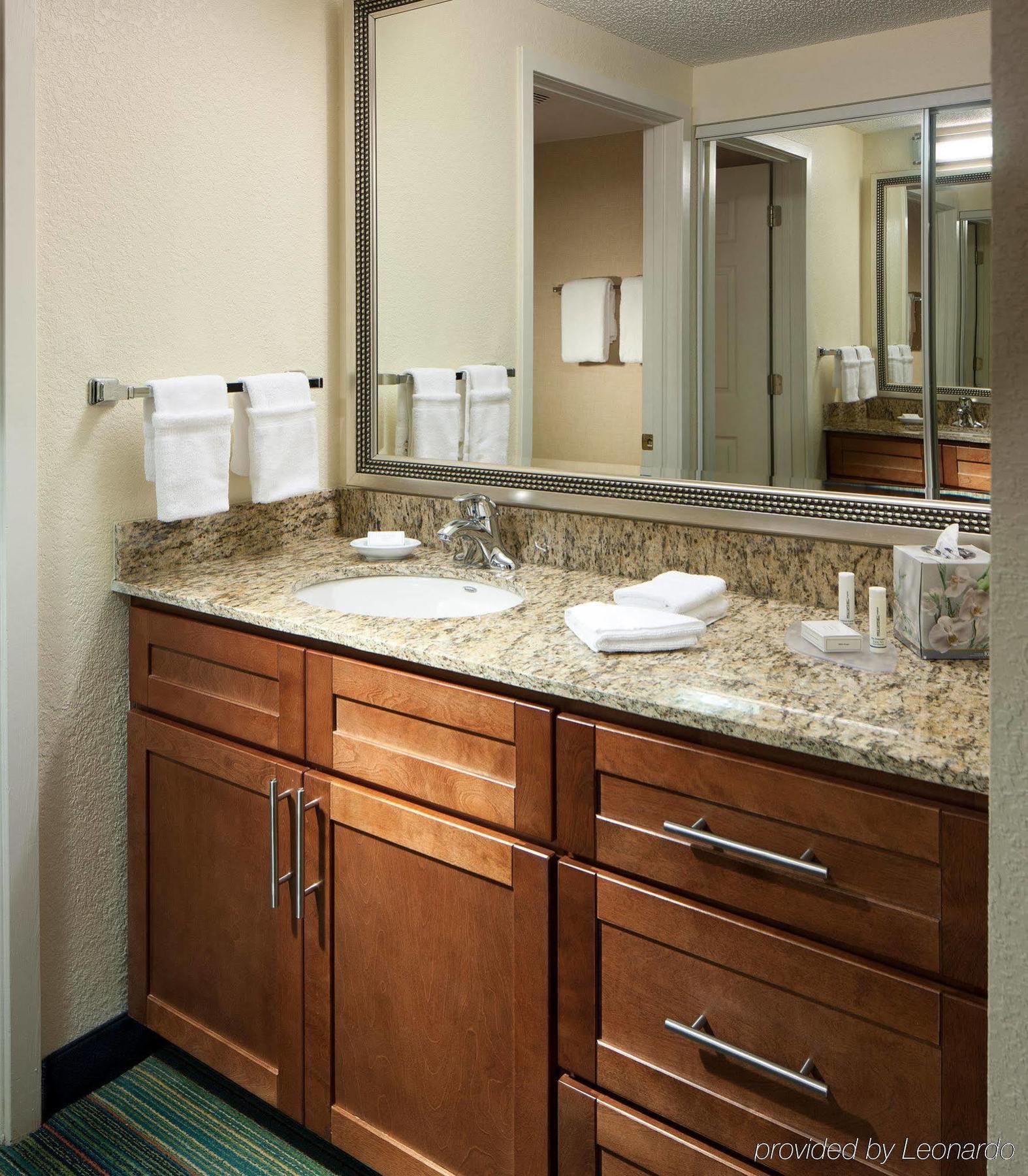 The Inn At Mayo Clinic Jacksonville Room photo
